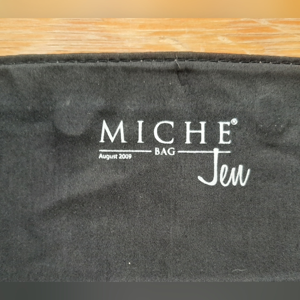 Miche Cover - Picture 2 of 4